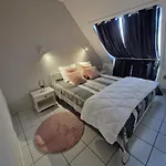 דירה Very Large Duplex 4-bedroom Less Than 5 Minutes From The Sea! T46 *